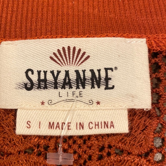 Shyanne Women’s Sweater - Picture 3 of 4